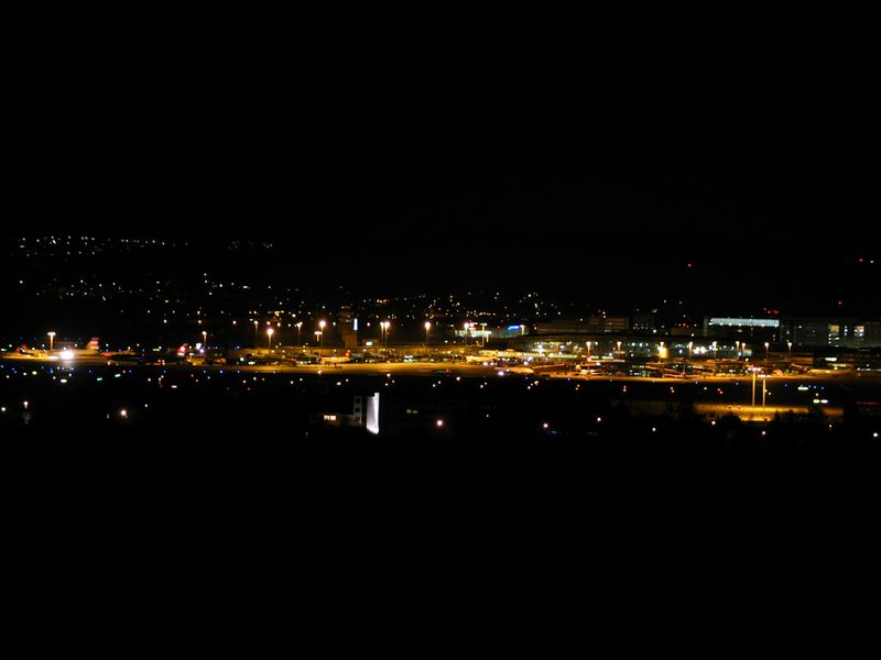 Flughafen Zürich-Kloten by Night