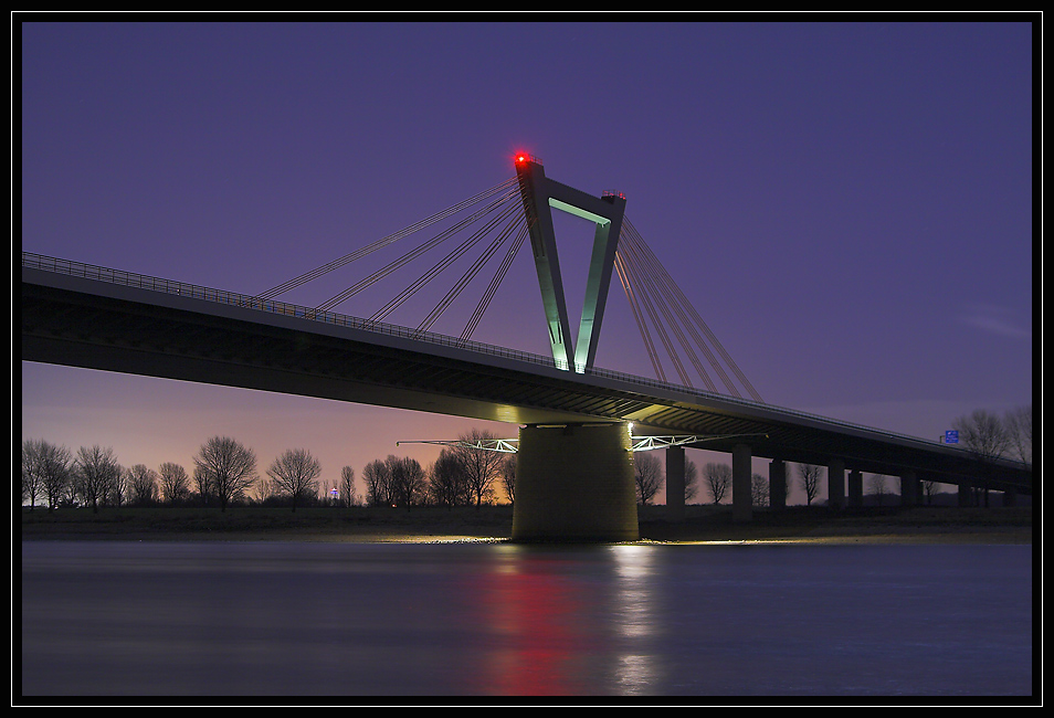 flugHafenbrücke