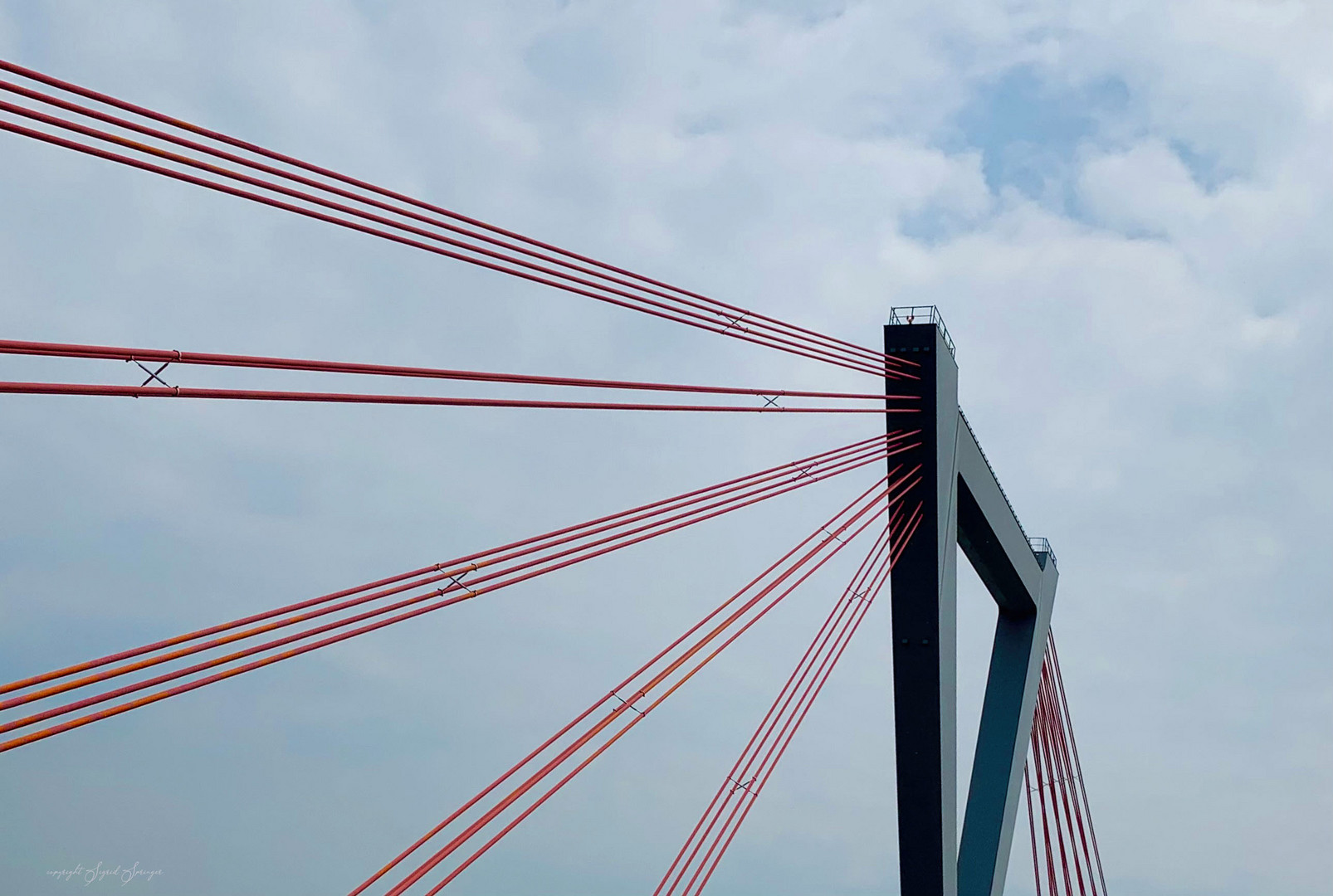 Flughafenbrücke Düsseldorf im Detail