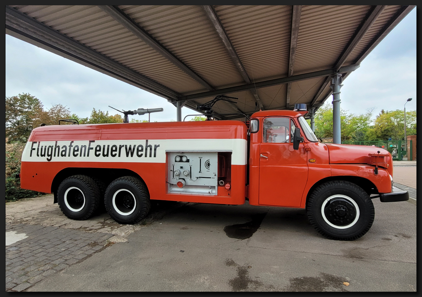 ...FlughafenFeuerwehr...