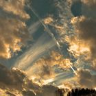 'Fluglinien' zwischen den Wolken