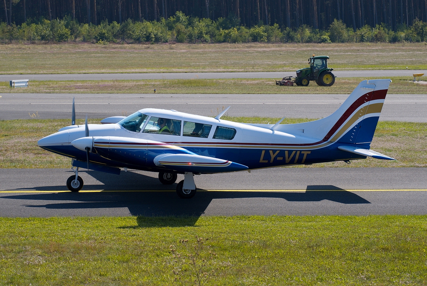 ...Flugplatz-Rennen...