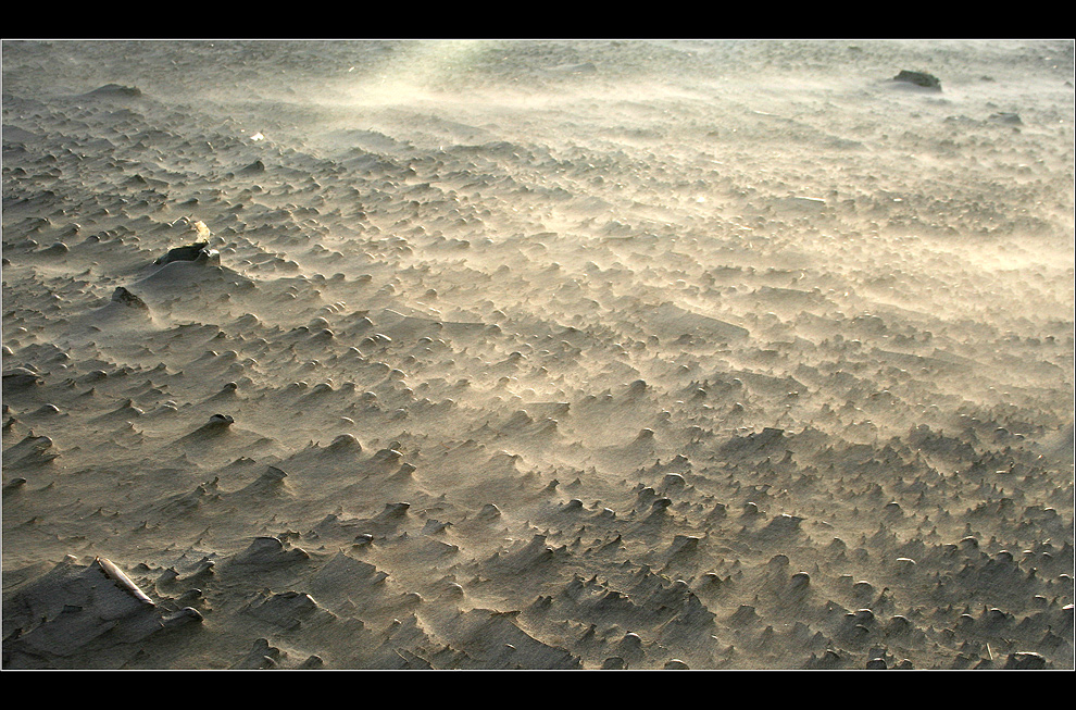 flugsand und ein sonnenstrahl