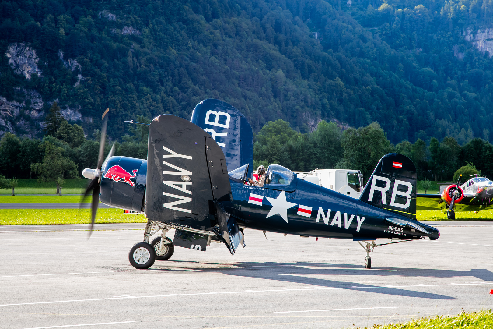 Flugshow Zigermeet 2016 F4U Corsair Bild 3