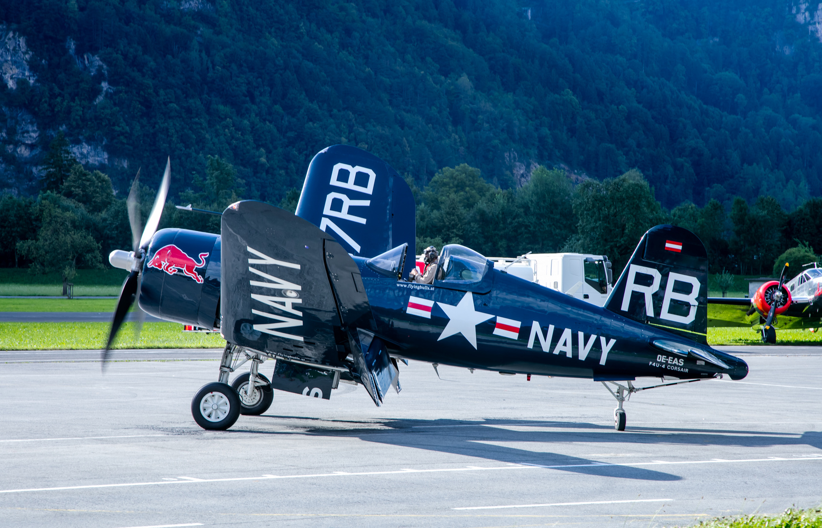 Flugshow Zigermeet 2016 F4U Corsair Bild 4