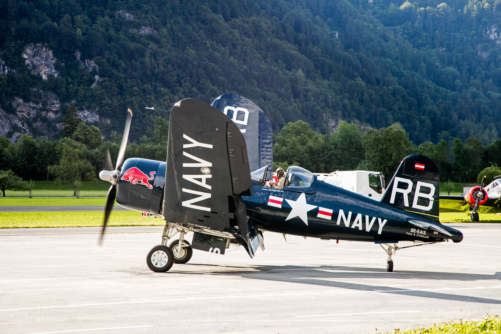 Flugshow Zigermeet F4U Corsair Bild 2