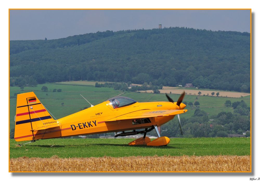 Flugtag in Uslar 2014 ; Bereit zum Start zur Kunstflugvorführung.