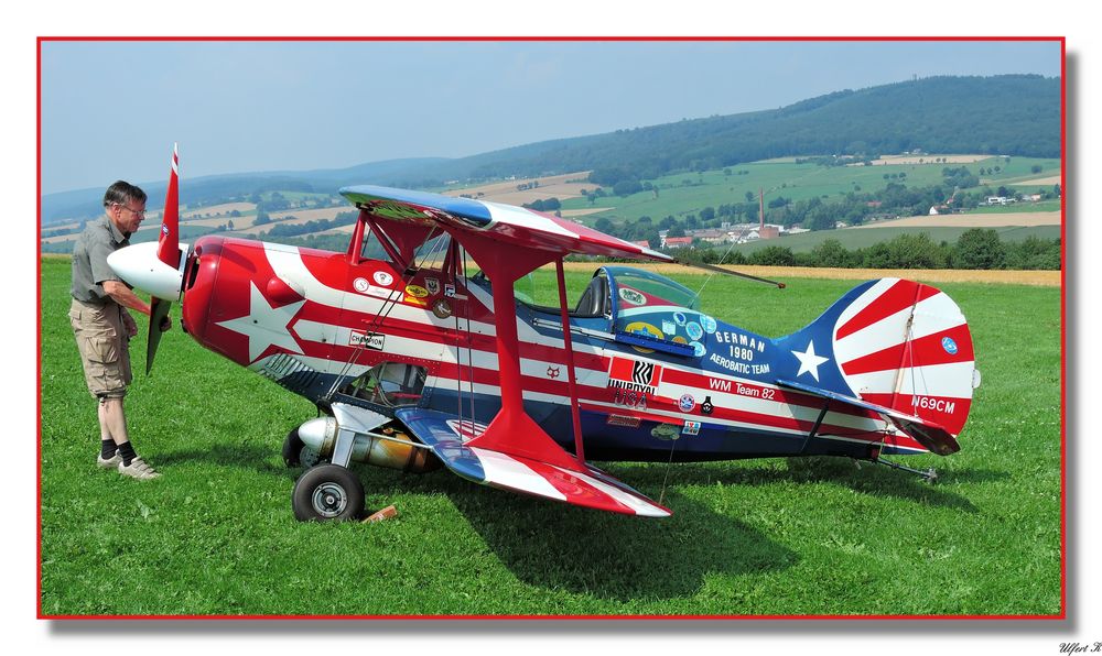 Flugtag in Uslar 2014 ; Kunstflug-Flieger Pitts.