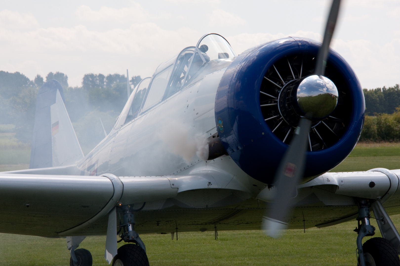 Flugtage Lohne / North American T-6 anlassen des Triebwerks