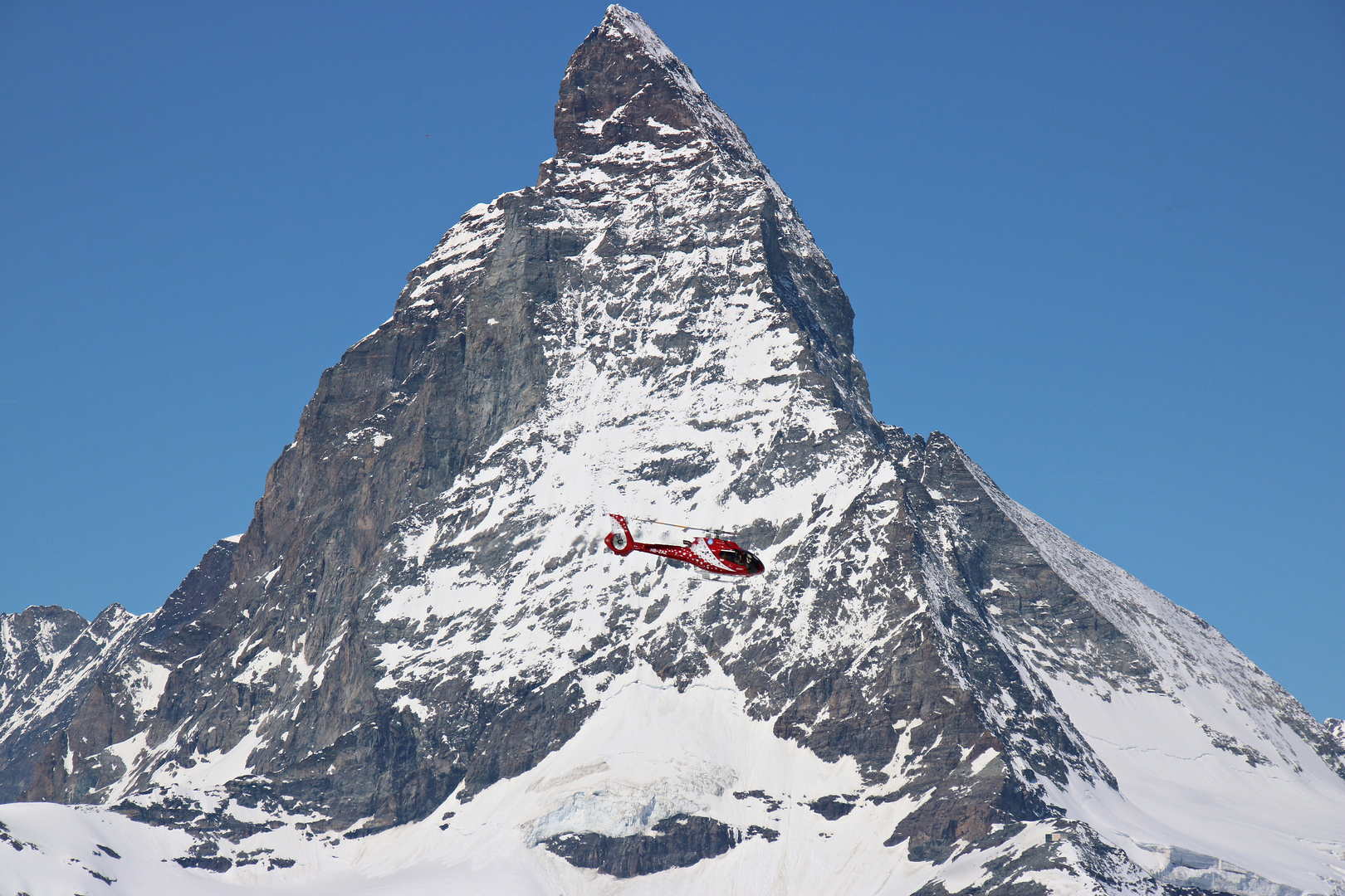 Flugverkehr am Matterhorn