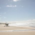 flugzeug am strand von fraser island