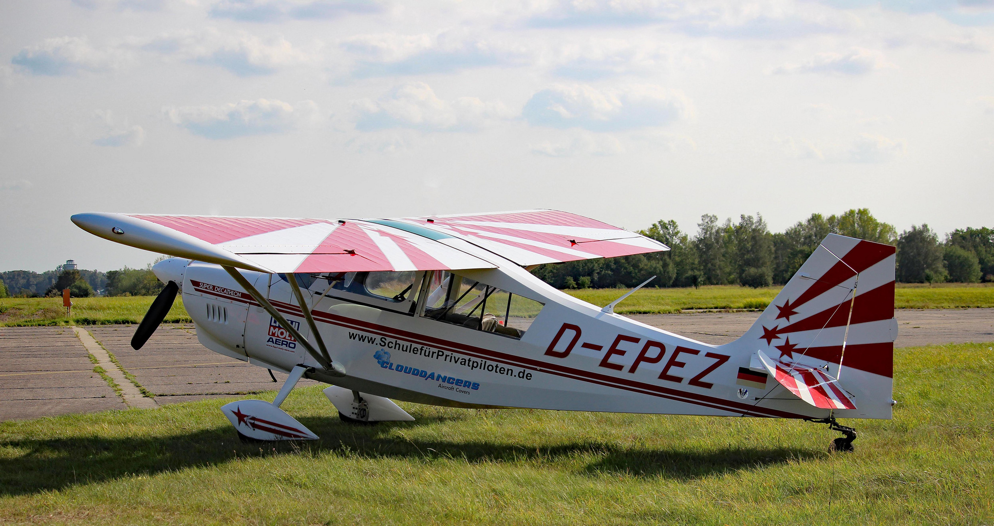 Flugzeug der Segelflugschule.