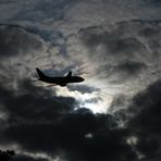 Flugzeug fliegt ins "Gewitter"