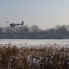 Flugzeug in Winterlandschaft