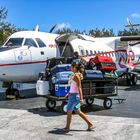 Flugzeug, Koffer, Blüten - Südsee!