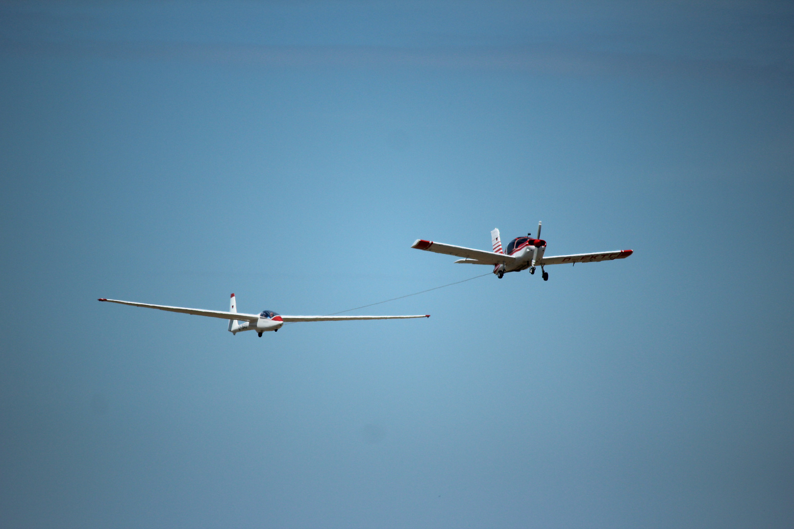 Flugzeug Schleppstart - Mit Vollgas Richtung Himmel