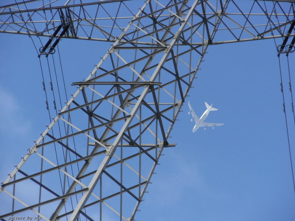 Flugzeug unter Strom