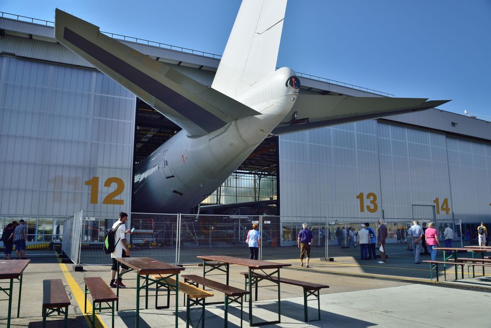 Flugzeug zu groß - oder Halle zu klein