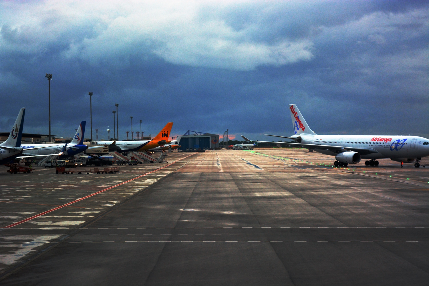 Flugzeuge am Dock