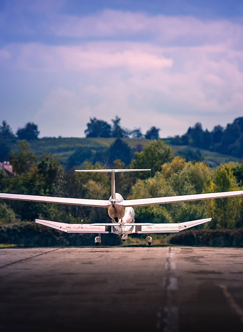 Flugzeugschlepp Start in Offenburg 