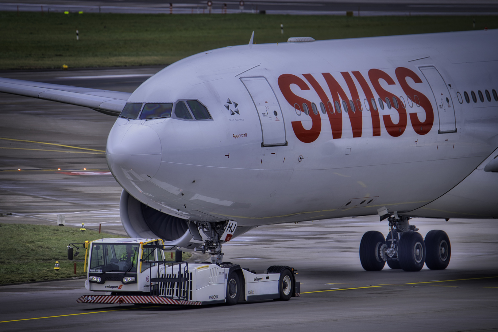 Flugzeugschlepper am Airport Zürich