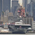 Flugzeugträger im Hudson River 