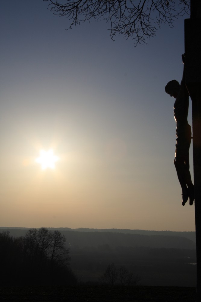 Flurkreuz in der Abendsonne