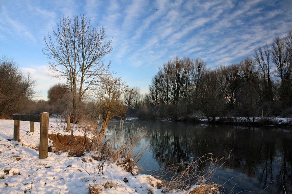 Fluss am Wintermorgen