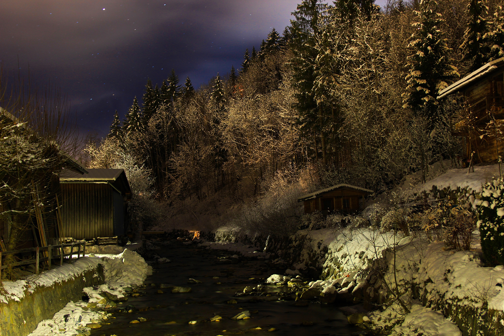 Fluss bei Nacht