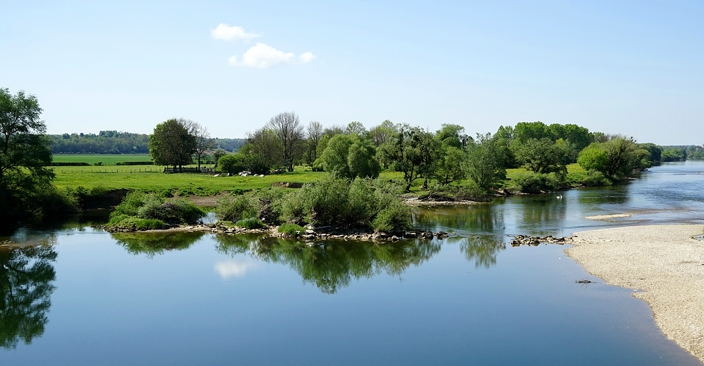 Fluss durch die Wiesen