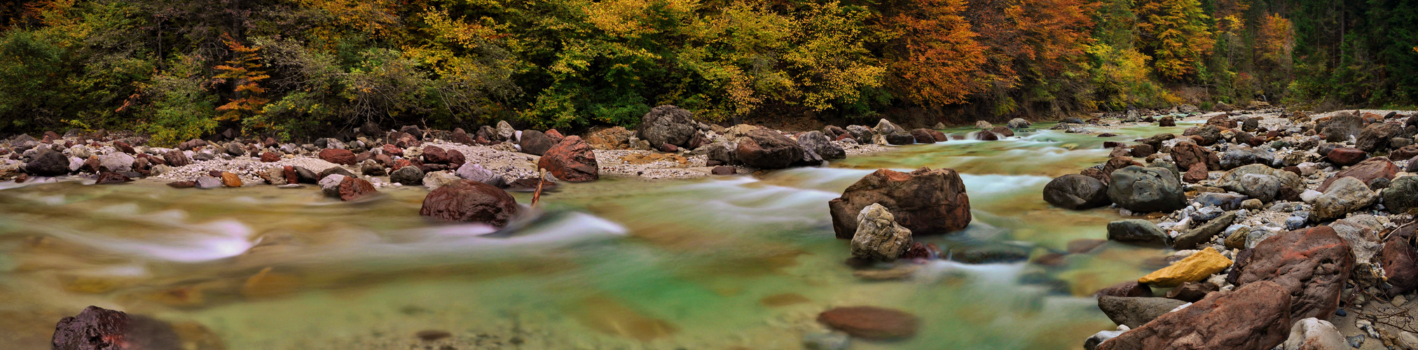 Fluss Gailitz im Herbst