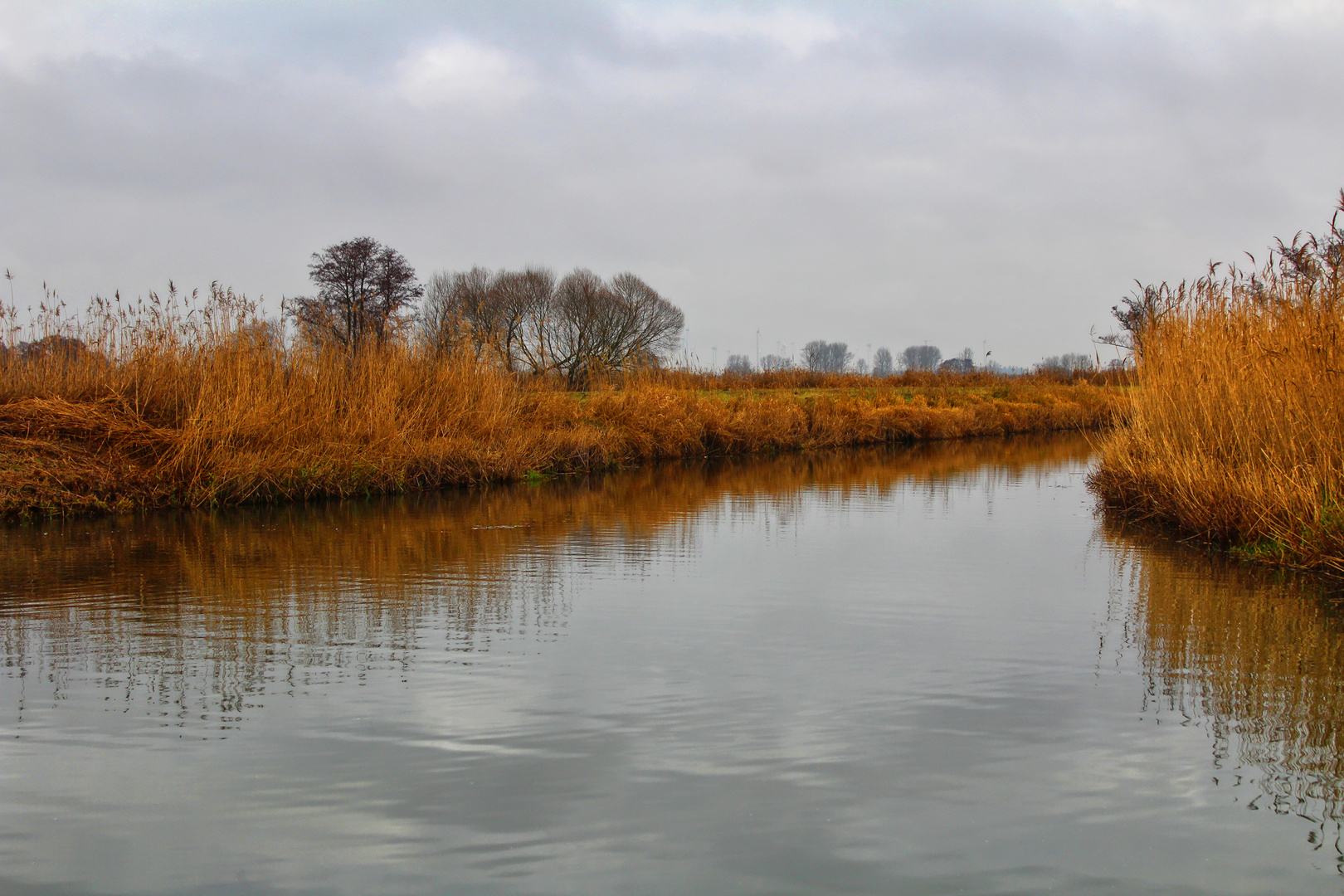 Fluss im Herbst