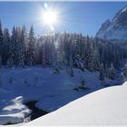 Fluss im Schnee