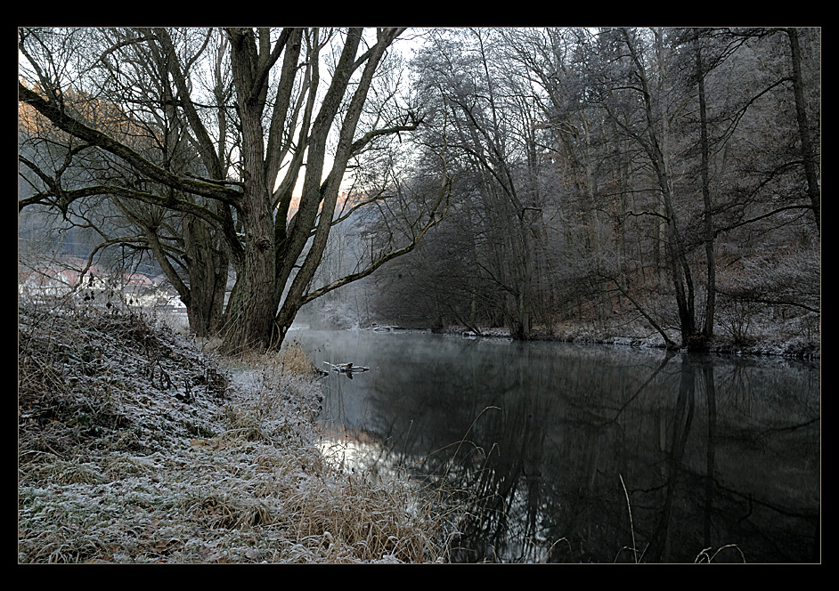 Fluss im Winter