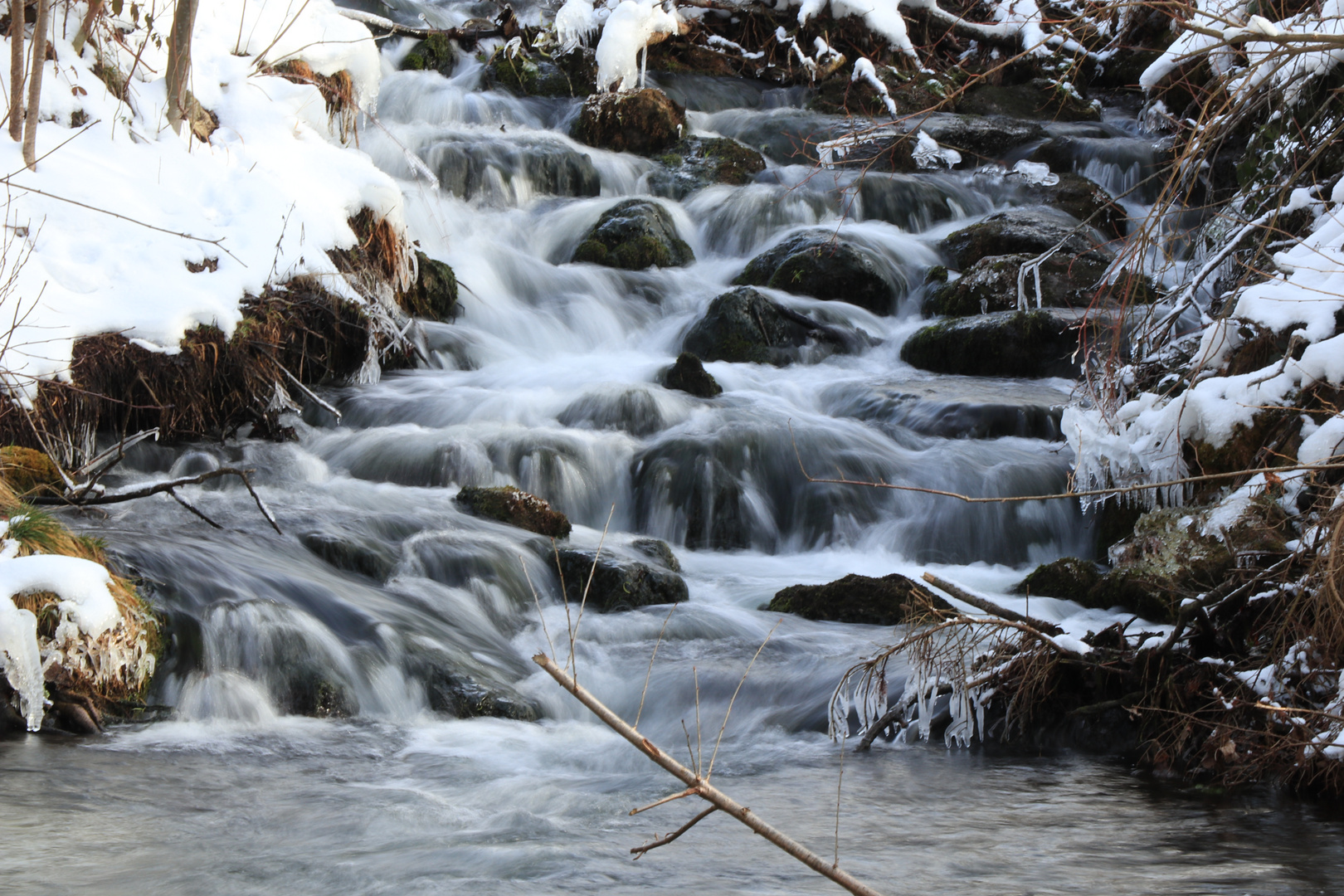 Fluss im Winter