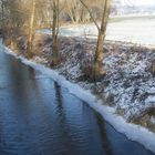 Fluss im Winter, leicht angefroren