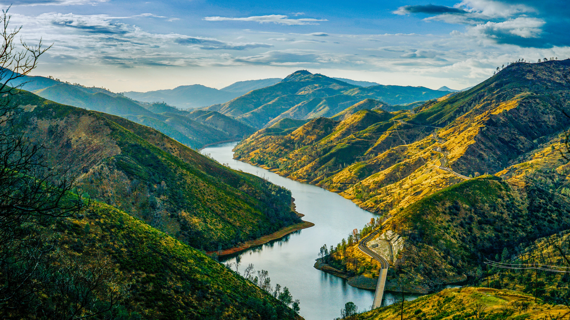 Fluss in der Sierra Nevada / Kalifornien 