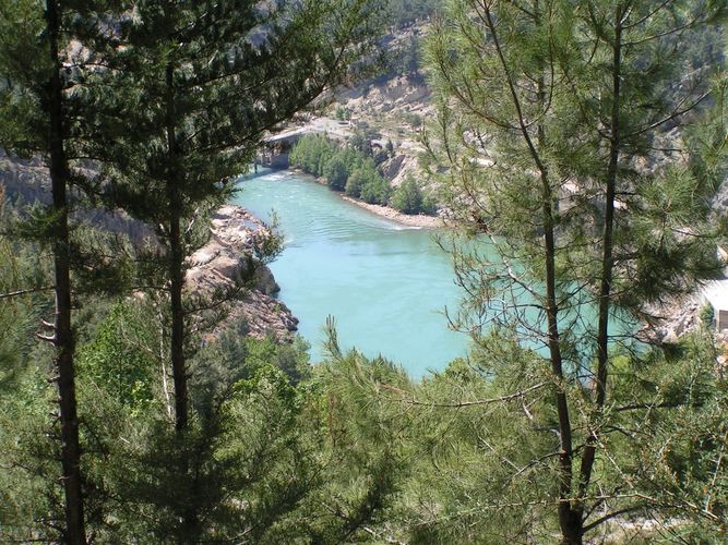 Fluss Manavgat unterhalb der Talsperre im Taurusgebirge