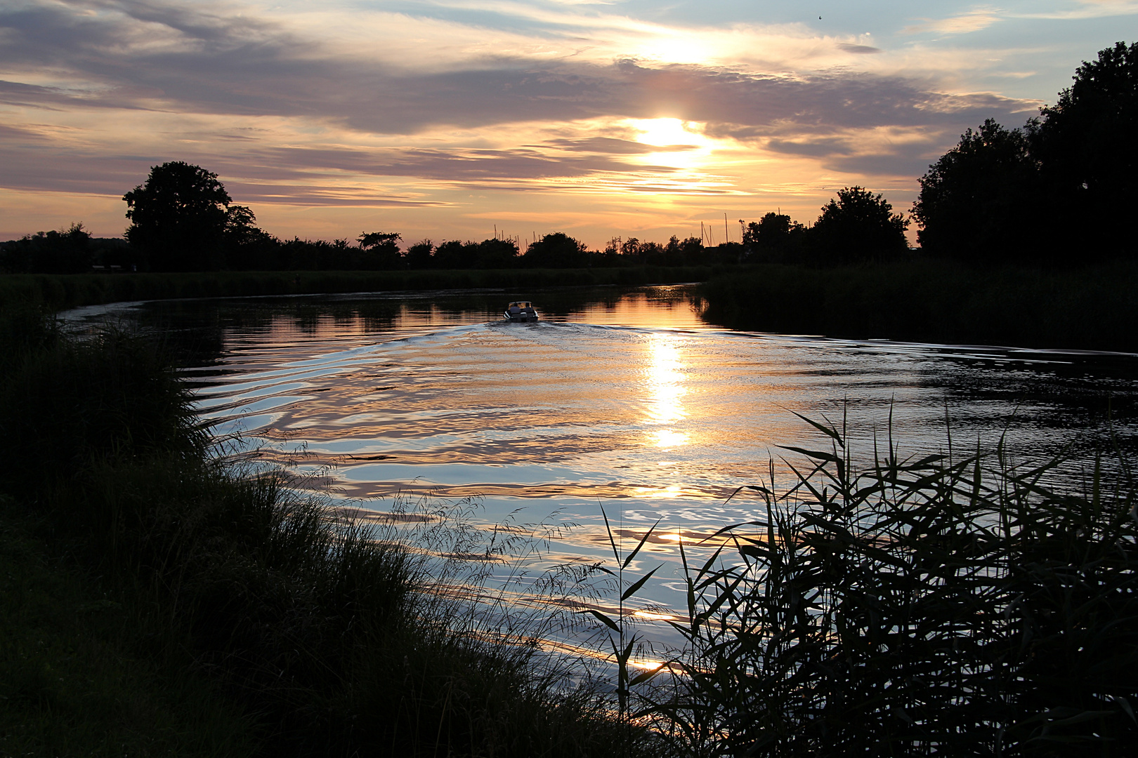 Fluss Ryck in der Abendsonne bei Greifswald