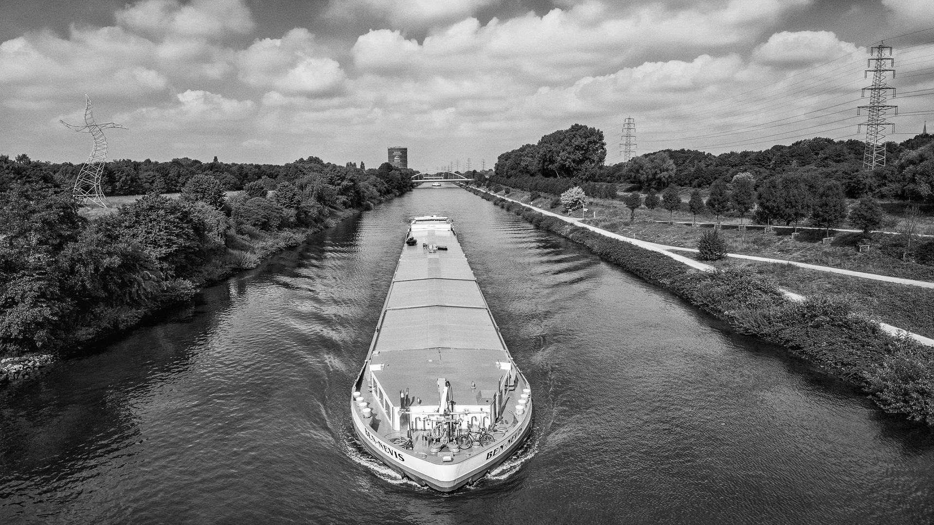 Fluss-Schiff­fahrt auf dem Rhein-Herne-Kanal