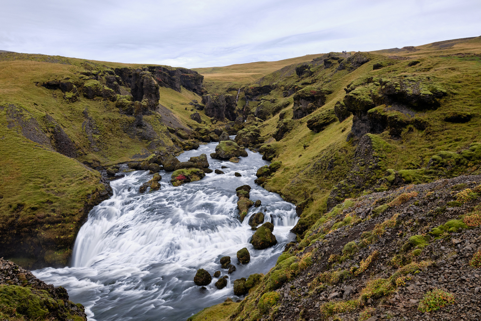 Fluss Skoga oberhalb Skogafoss Wasserfall (2. Teil)