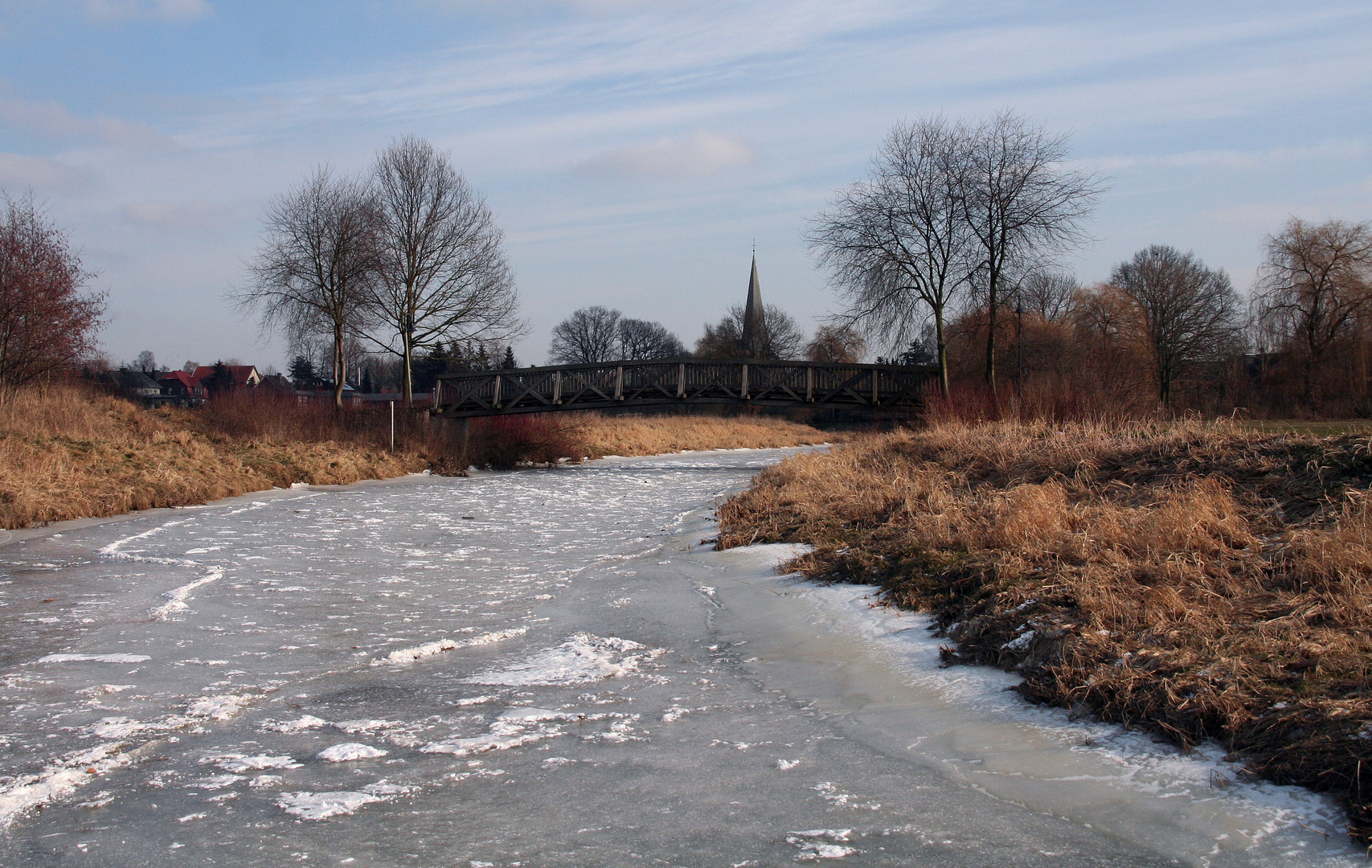 -  flussaufwärts -