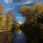 Flussbiegung im Herbst