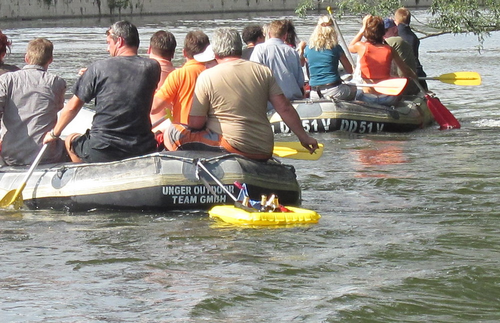 Flußfahrt mit Pils