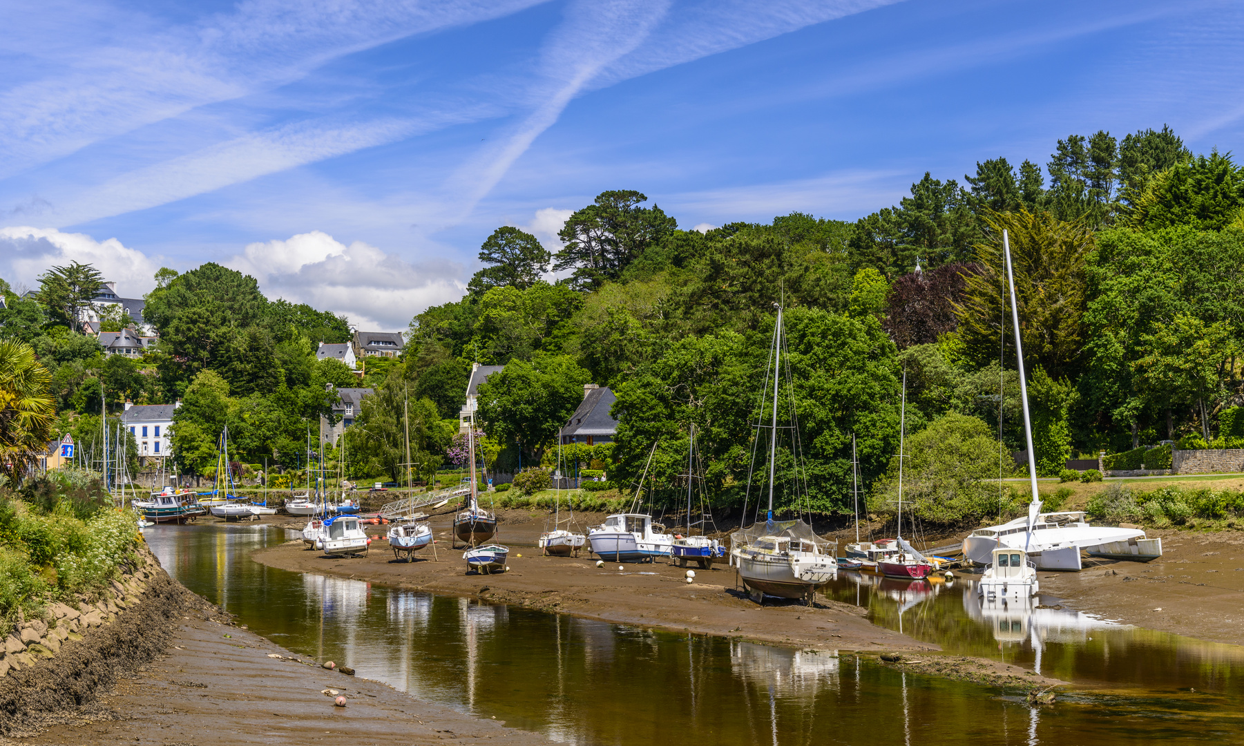 Flusshafen bei Ebbe, Pont-Aven, Bretagne, France