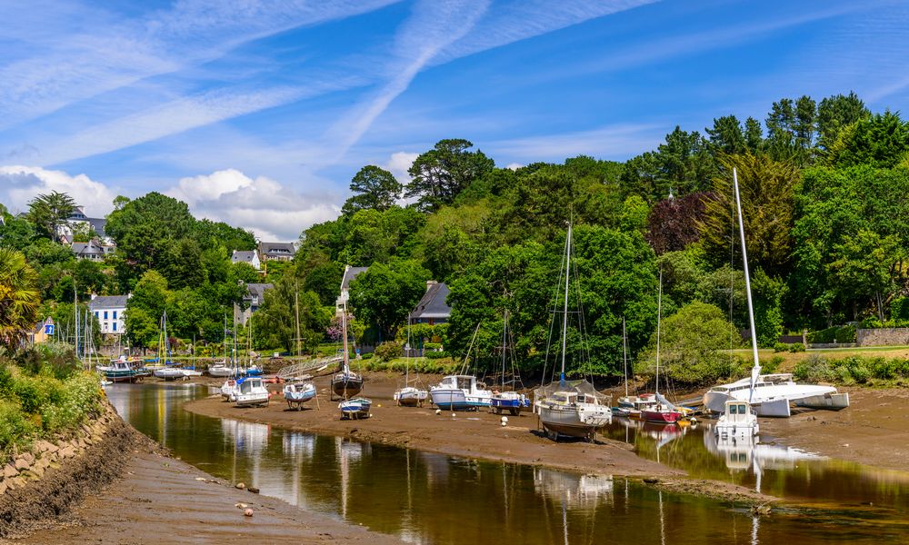 Flusshafen bei Ebbe, Pont-Aven, Bretagne, France