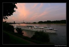 Flusskreuzfahrt auf dem Rhein - Die Botticelli ENI 01823123 bei Duisburg