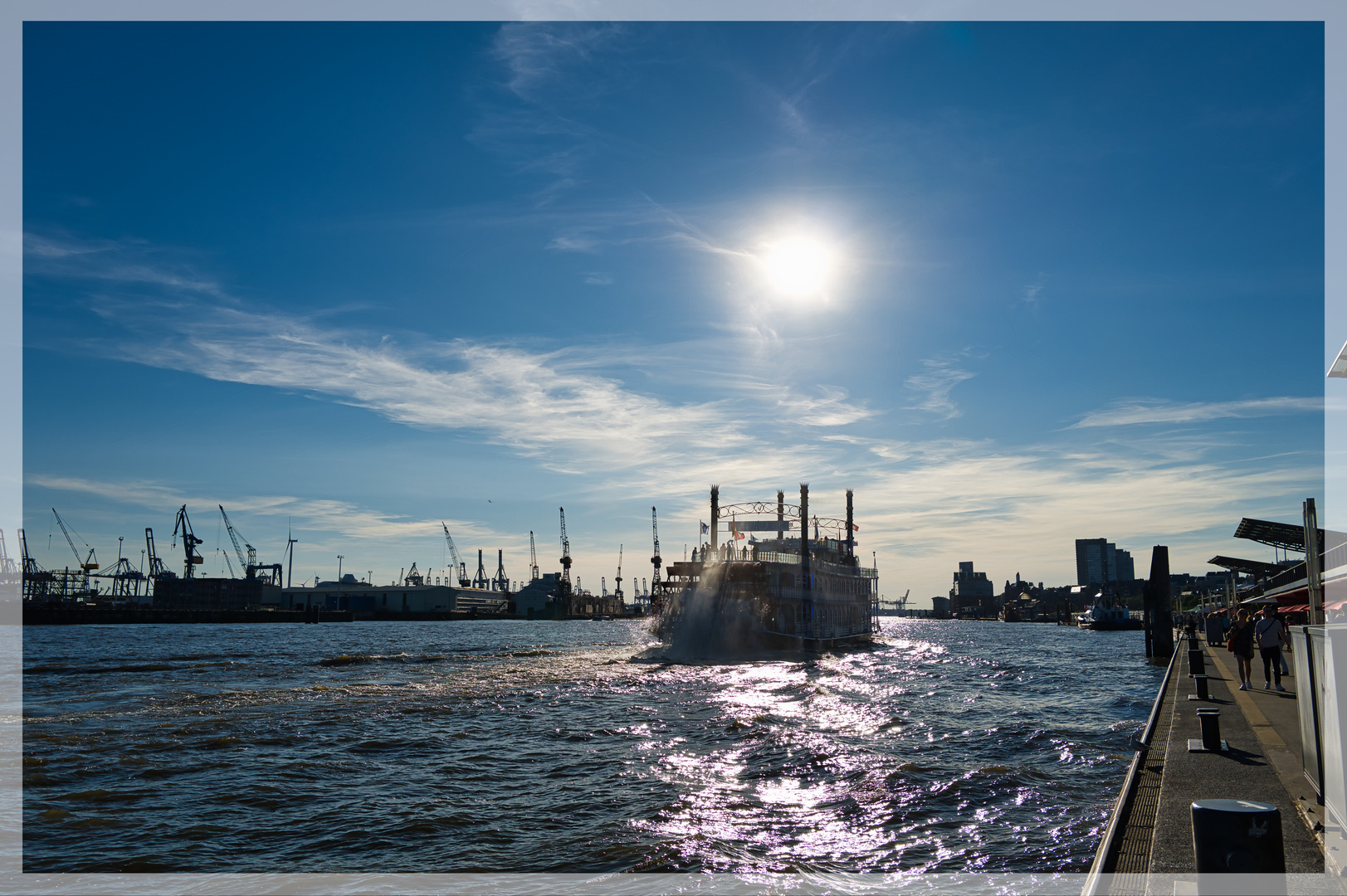 Flusslandschaft im Hafen....