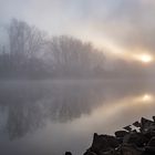 Flusslandschaft im Nebel