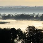 Flusslandschaft in der Morgendämmerung